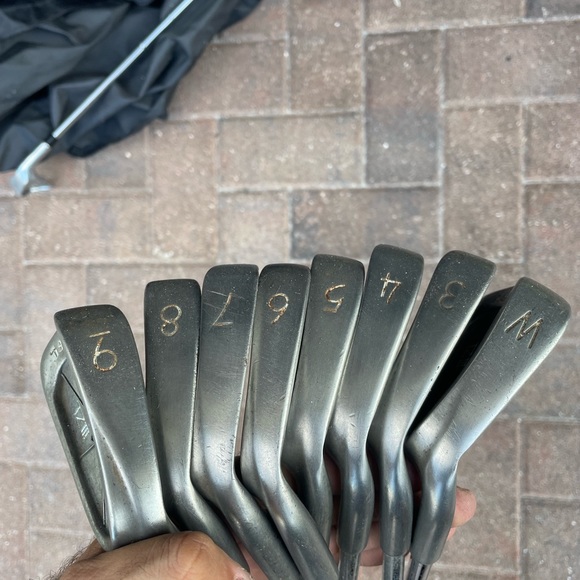 Golf clubs TZIII iron set 8 pc in right handed 
Steel shafts - Picture 7 of 9